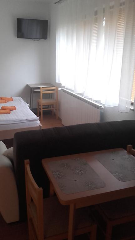 Apartment Pavlesic Слуни Экстерьер фото
