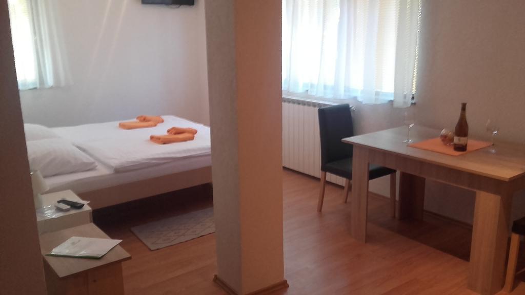 Apartment Pavlesic Слуни Экстерьер фото